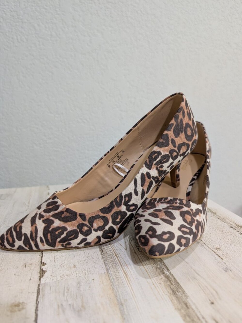 Jaclyn Smith Leopard Print Zoey 2 Inch Heels Excellent Condition Fabric NonSlip